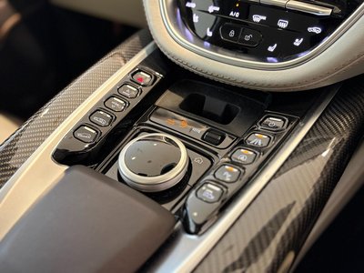 صورة 23 لـ 2021 Aston Martin DBX