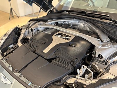 صورة 40 لـ 2021 Aston Martin DBX
