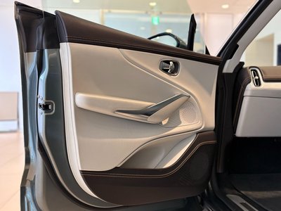 صورة 25 لـ 2021 Aston Martin DBX