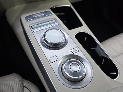 صورة 9 لـ 2021 Genesis GV70