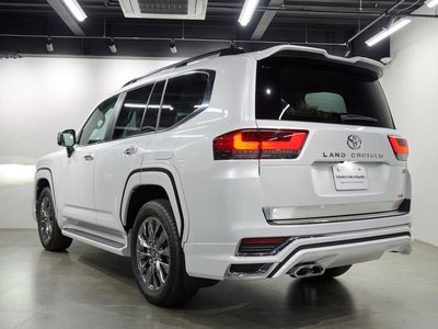 TOYOTA LAND CRUISER 300 - 6