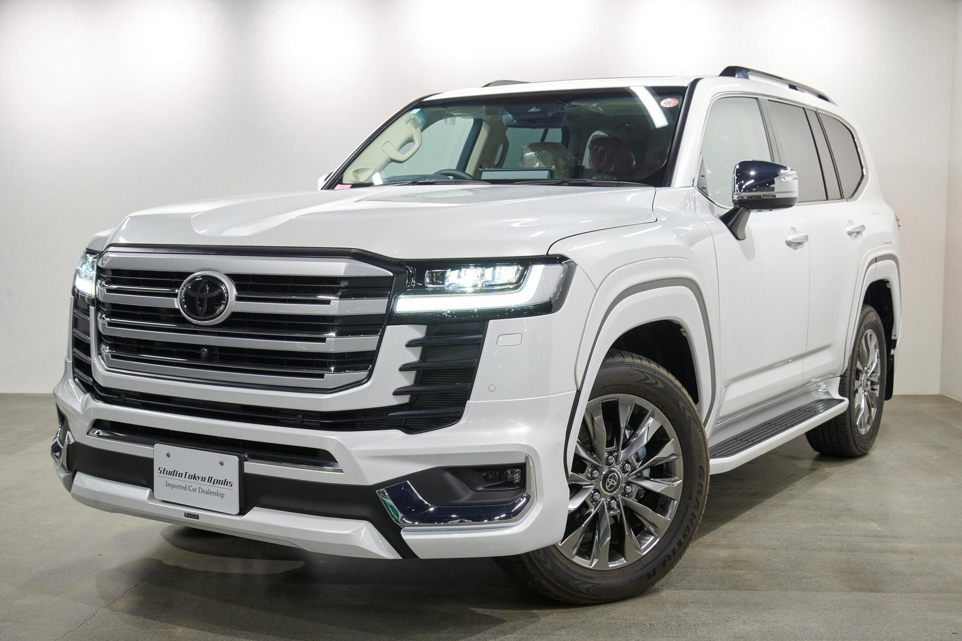 TOYOTA LAND CRUISER 300 - View 1