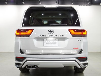 TOYOTA LAND CRUISER 300 - 7