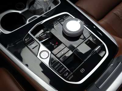 2023 BMW X7 thumbnail 12