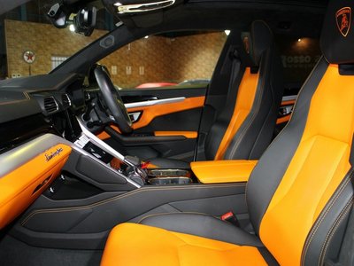 LAMBORGHINI URUS - 3
