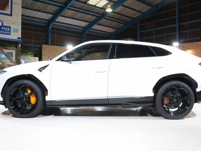 LAMBORGHINI URUS - 5