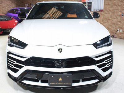 LAMBORGHINI URUS - 7