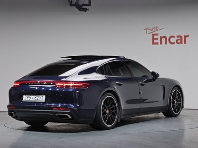 PORSCHE PANAMERA - 3
