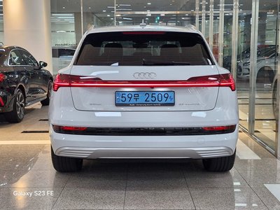 AUDI E-TRON - 4
