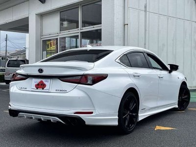 صورة 2 لـ 2022 Lexus ES
