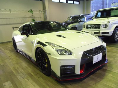 NISSAN GT-R - 4