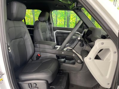 LAND ROVER DEFENDER - 9