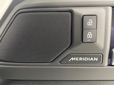 LAND ROVER DEFENDER - 5