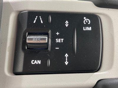 LAND ROVER DEFENDER - 8