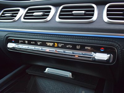 2026 Mercedes-BENZ GLS — миниатюра 47