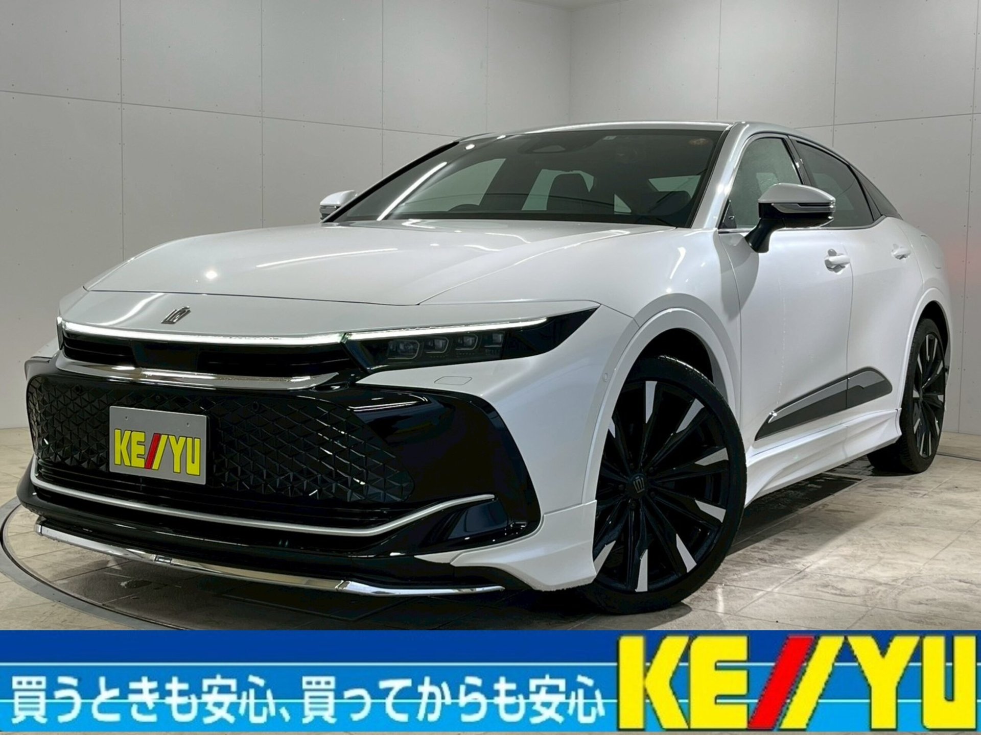 TOYOTA CROWN CROSSOVER - View 1