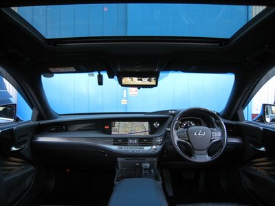 2018 Lexus LS — миниатюра 22