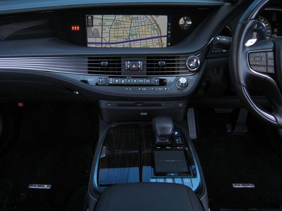 2018 Lexus LS — миниатюра 26
