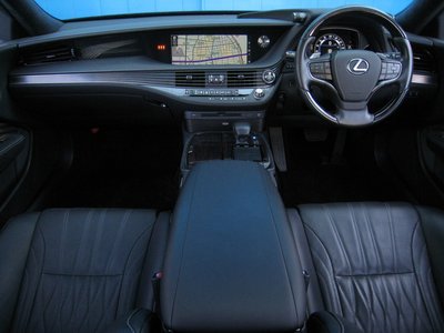 2018 Lexus LS — миниатюра 24