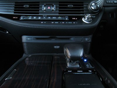 2018 Lexus LS — миниатюра 31