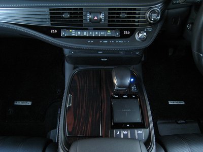 2018 Lexus LS — миниатюра 29