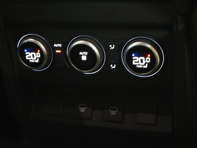 2025 LAND Rover DEFENDER 缩略图 27