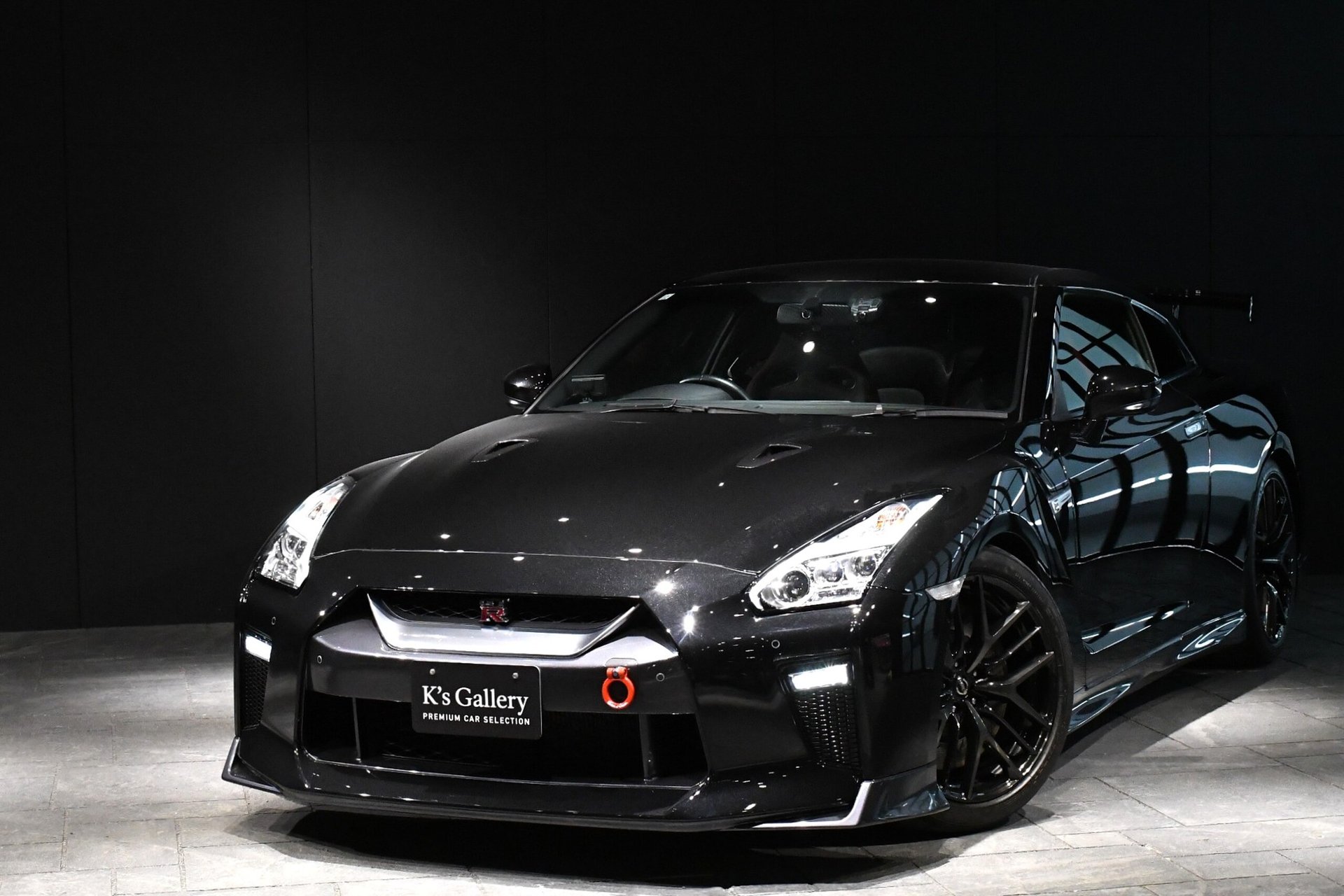 NISSAN GT-R - View 1