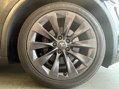 2018 Tesla MODEL X — фото 5