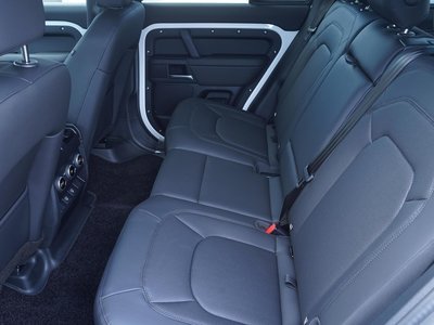 LAND ROVER DEFENDER - 6