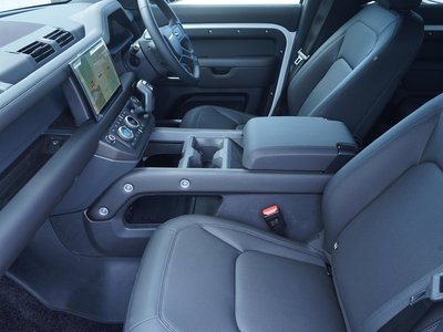 LAND ROVER DEFENDER - 4