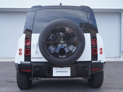 LAND ROVER DEFENDER - 10