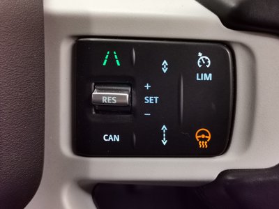 LAND ROVER DEFENDER - 9