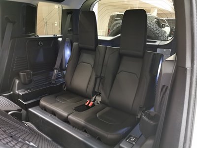 LAND ROVER DEFENDER - 4