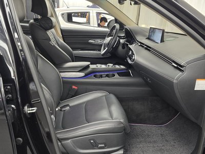 2022 Genesis ELECTRIFIED GV70 — миниатюра 16