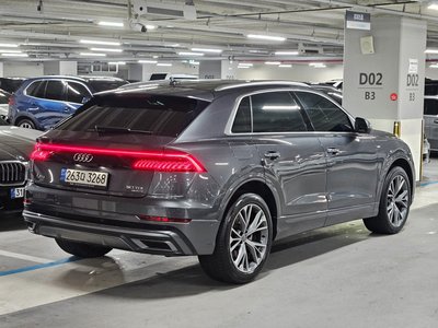 AUDI Q8 - 7