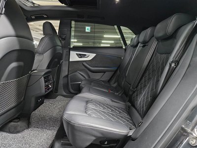 AUDI Q8 - 10