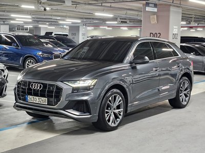 AUDI Q8 - 2