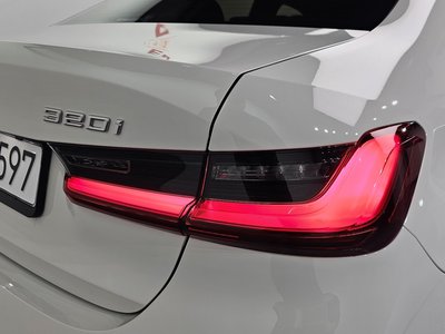 2026 BMW 3 SERIES photo 10