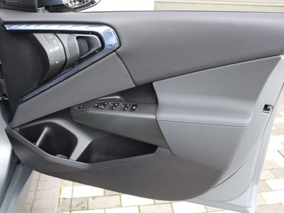 2025 BMW X3 — миниатюра 33