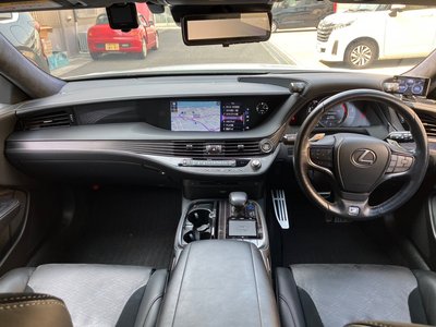 صورة 2 لـ 2017 Lexus LS