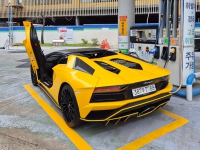 LAMBORGHINI AVENTADOR - 6