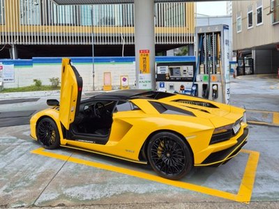 LAMBORGHINI AVENTADOR - 2