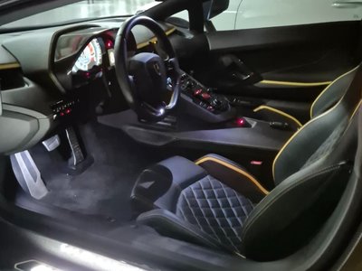 LAMBORGHINI AVENTADOR - 5