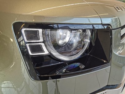 LAND ROVER DEFENDER - 8