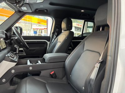 LAND ROVER DEFENDER - 7