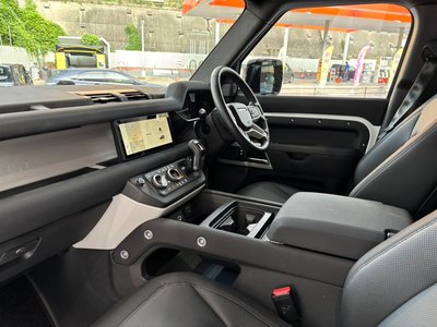 LAND ROVER DEFENDER - 9