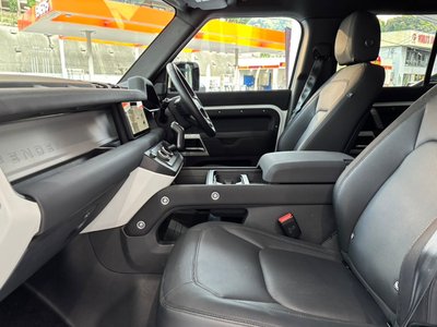 LAND ROVER DEFENDER - 8