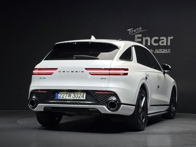 صورة 4 لـ 2023 Genesis GV70