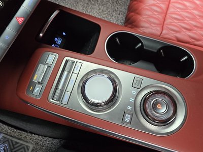 2023 Genesis GV70 thumbnail 12