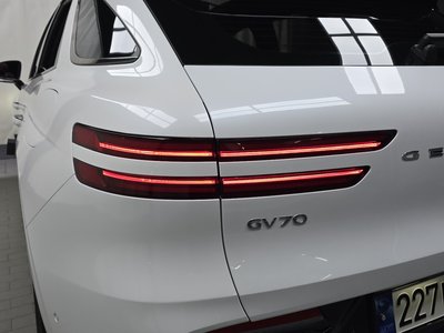 صورة 10 لـ 2023 Genesis GV70